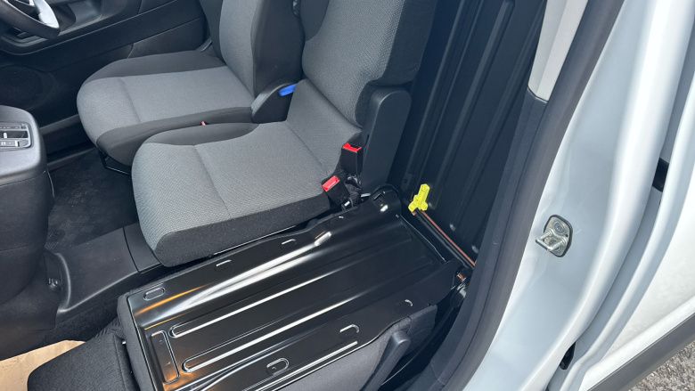 Peugeot Partner E-Standard 800 100kW 50kWh Professional Premium + Van Auto